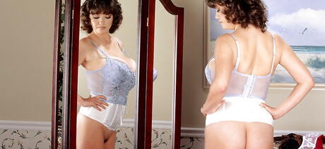 Sexy american older Diane Poppos baring big knockers and hairy twat 