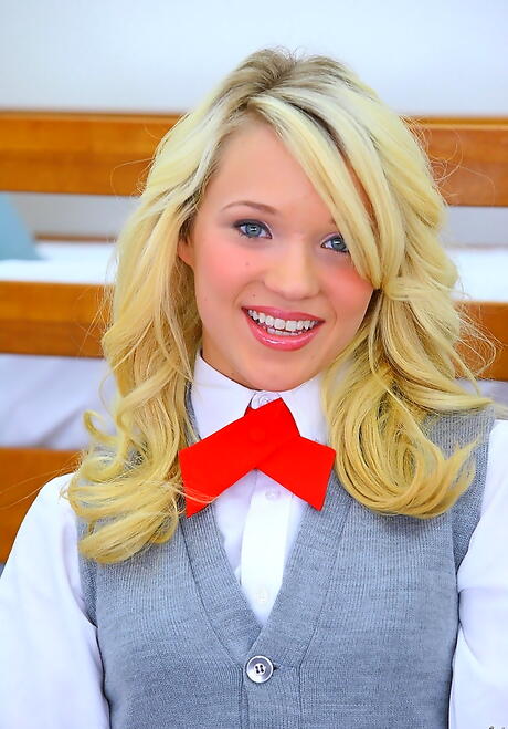 Rangy babes Faye Reagan, Lizz Tayler and Lily Carter in awesome orgy 